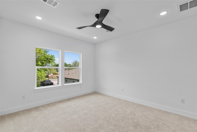 Foto del edificio - 6186 Eastland St
