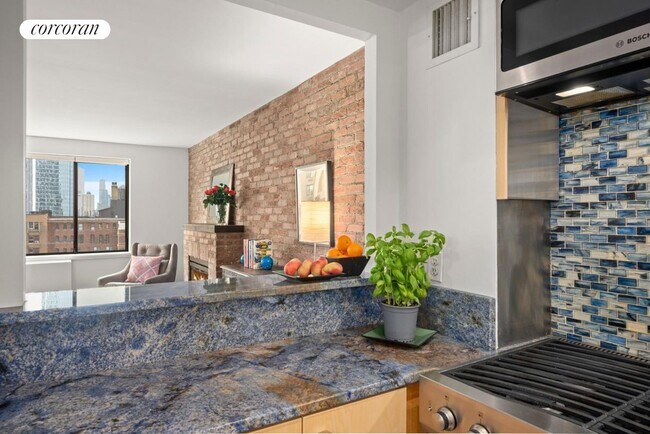 Building Photo - 211 W 71st St