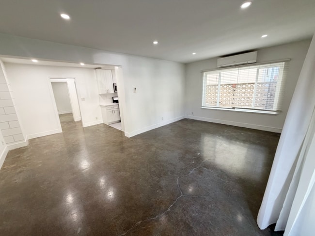 Building Photo - 1008 7th St