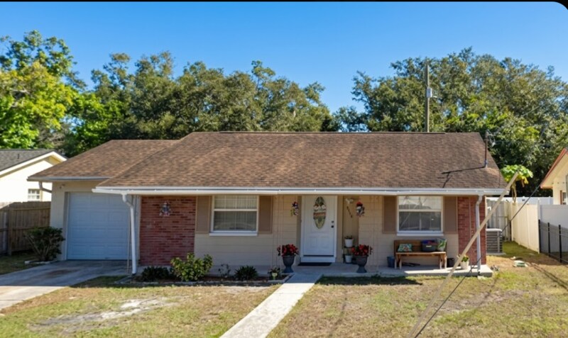 Foto del edificio - 8903 Spruce Ln