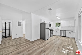 Building Photo - 739 Westbourne Dr