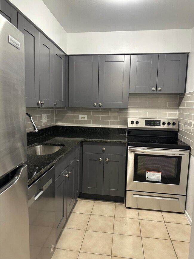 Foto del edificio - 3825 N Pine Grove Ave