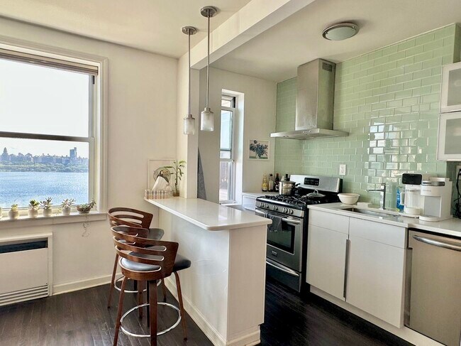 Foto del edificio - 8650 BLVD E