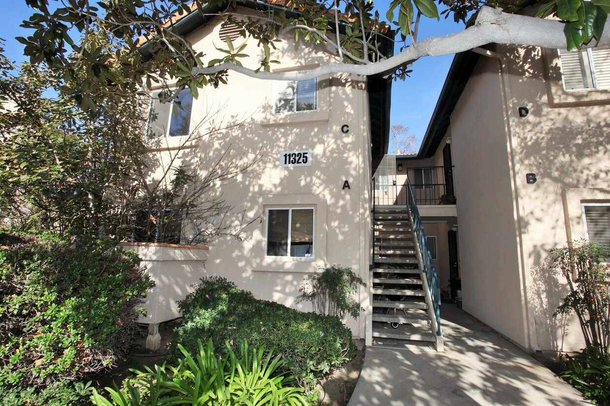 Primary Photo - 11325 Avenida de los Lobos