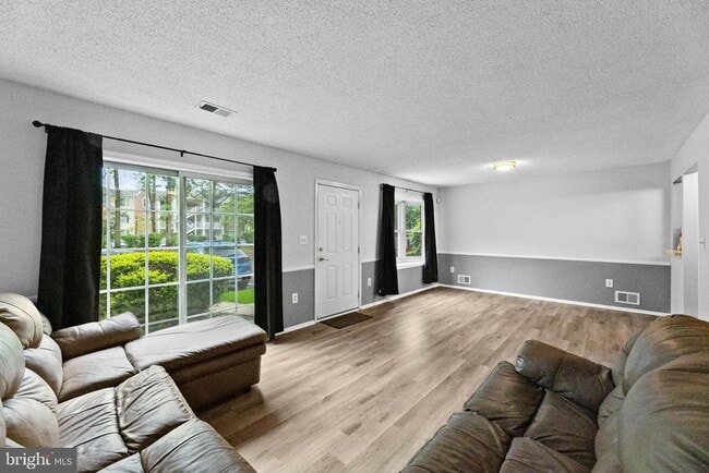 Building Photo - 66 Cheverny Ct