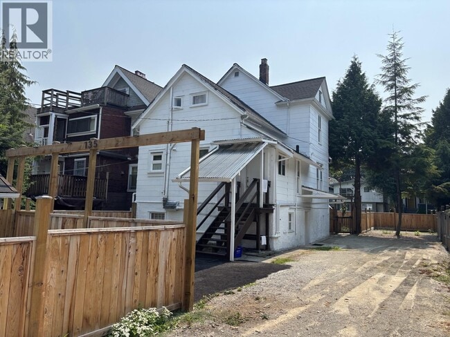 Building Photo - 135 W 12th Ave