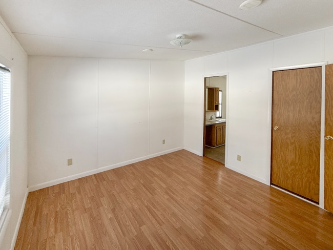 Building Photo - 200 P Paw Ln