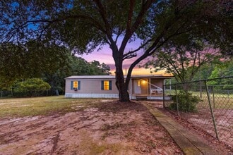 Building Photo - 162 Gill Rd