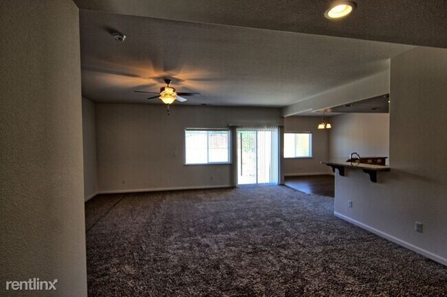 Building Photo - 2271 Hayfield Ln
