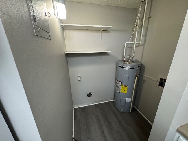 Foto del edificio - 802 British Wood Dr SW