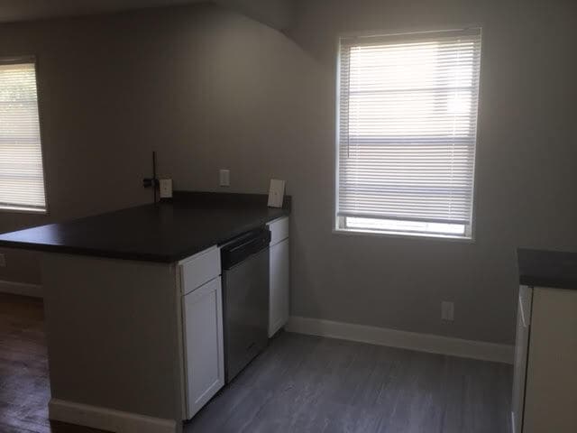 Building Photo - Newly Renovated Townhome!!