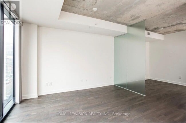 Building Photo - 625-629 King St W