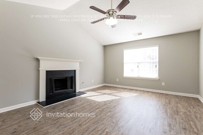 Foto del edificio - 4611 Orange Dr