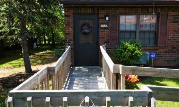 Building Photo - 4725 Bayview Pl