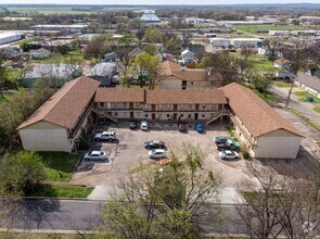 Building Photo - 1100 S 11th St