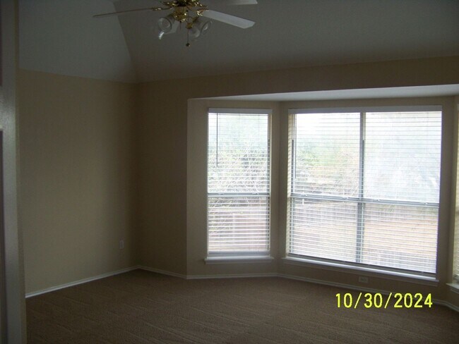 Building Photo - Very nice 4 bedroom 2.5 bath in Pflugerville