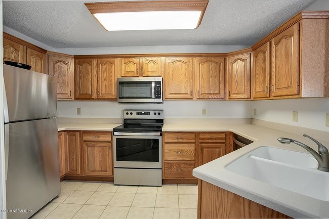 Building Photo - 200 Ironwood Dr