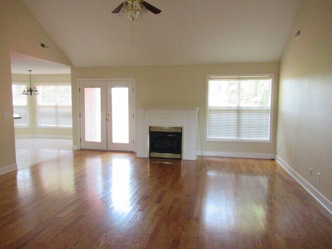 Foto del edificio - AUTUMN LAKES- 3 BEDROOM/2BATH HOME CLOSE T...