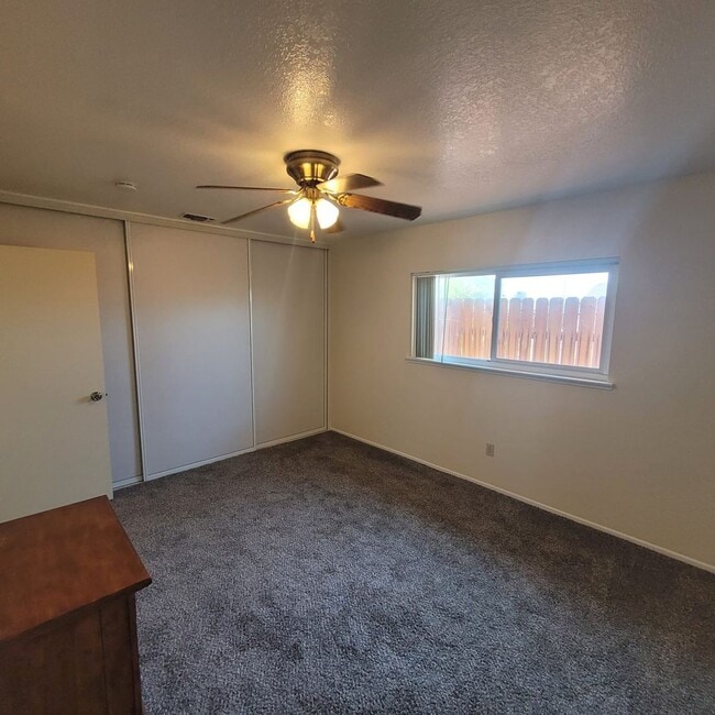 Building Photo - Nice and Cozy apartment in Apple Valley wi...
