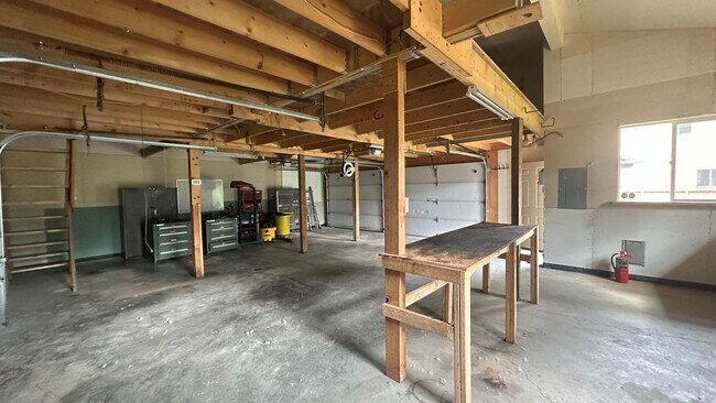 Foto del edificio - 3BR/2.5BA Home – Private with Large Detached Garage