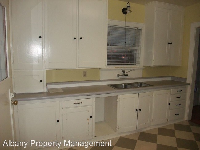 Building Photo - 2 br, 1 bath  - 830 Madison St SE