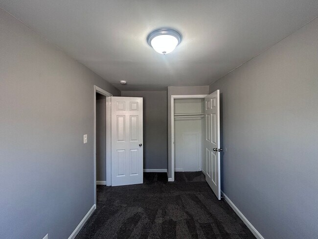 Building Photo - Baltimore - 2 Bedrooms + Den and 1 baths Available!