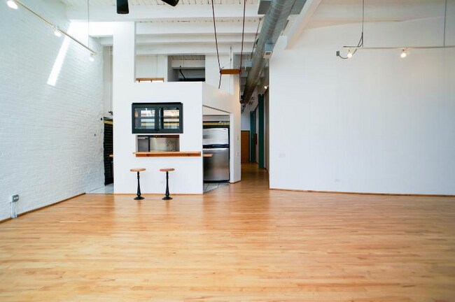 Building Photo - 3312 N Ravenswood Ave