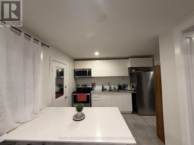 Photo du bâtiment - 44 Oren Blvd