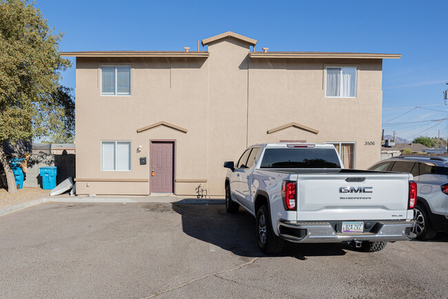 Building Photo - 3506 E Melvin St