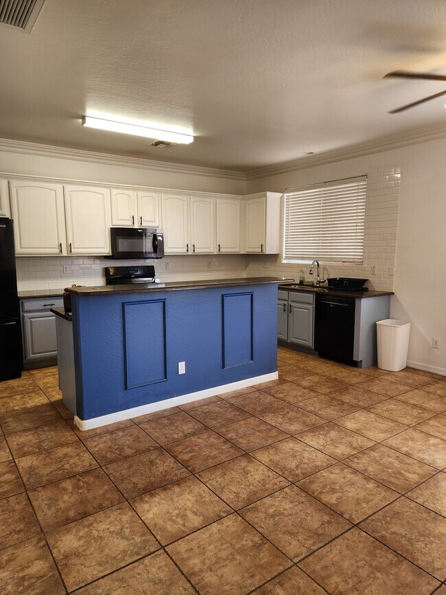 Foto del edificio - 30392 W Whitton Ave