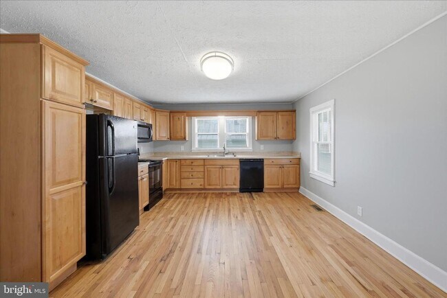 Foto del edificio - Available NOW! Adorable 4 Bed, 2 Bath Home for $2,600./month