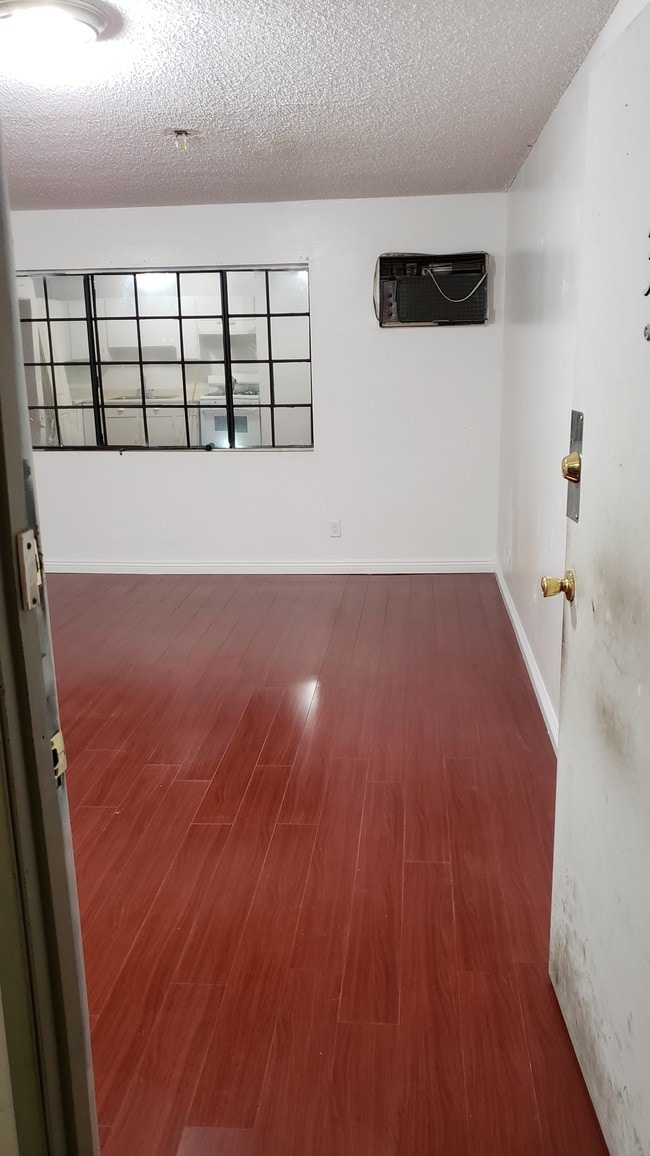 Building Photo - 235 S Mariposa Ave