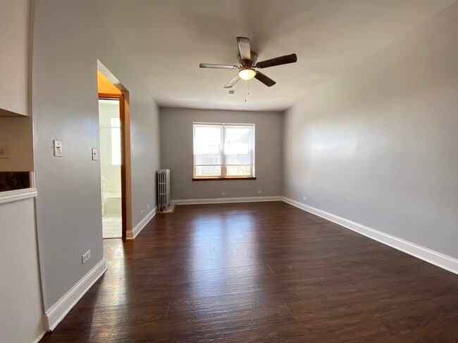 Building Photo - 4031 N Kenmore Ave