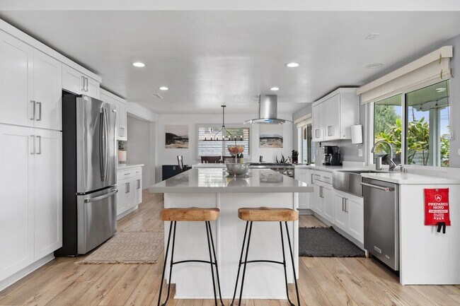 Building Photo - Stunning completely renovated home in Tustin