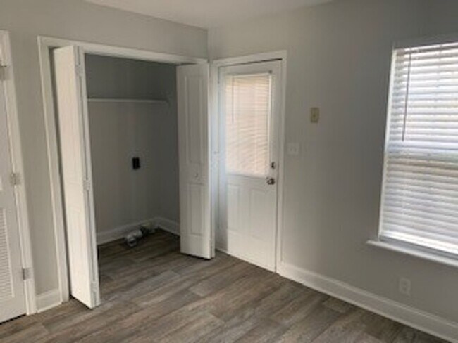 Foto del edificio - 826 Hidden Spring Drive