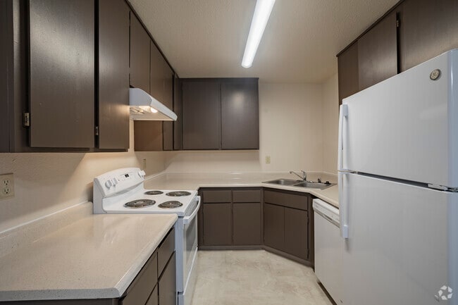 2BR, 2BA - 890SF - Kitchen - Vista Verde Apartments