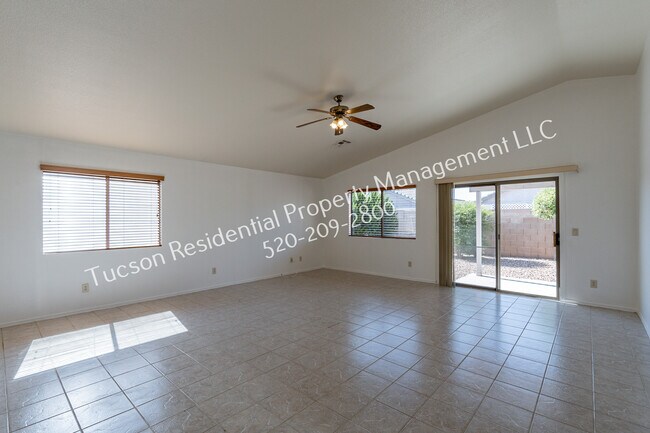 Foto del edificio - 2439 W Rousseau St