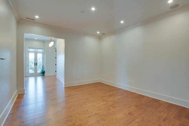 Building Photo - 301 Holmes Ave NE