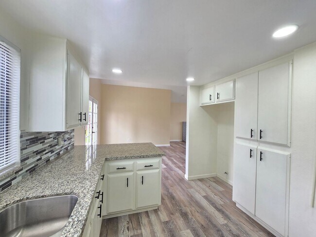 Foto del edificio - Pool Home – 3 Bed | 3 Bath | 1,625 Sq Ft