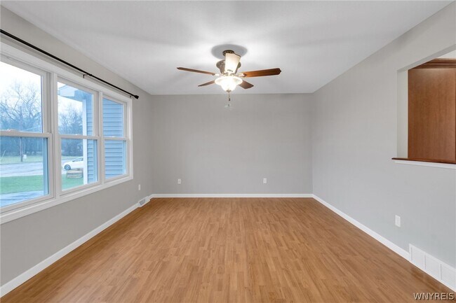 Foto del edificio - 940 Reserve Rd