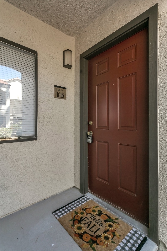 Building Photo - 950 Seven Hills Dr