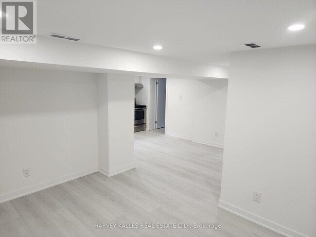Building Photo - 31 Fairlin Dr