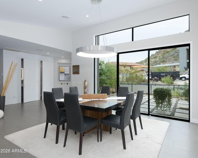 Foto del edificio - 2423 E Lincoln Cir