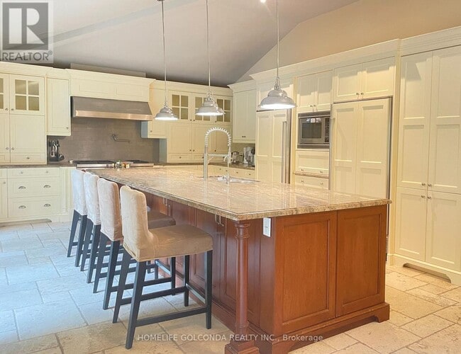 Building Photo - 300 Coral Terrace