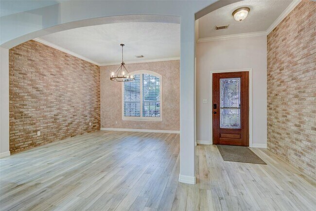 Building Photo - 12049 Mustang Ave