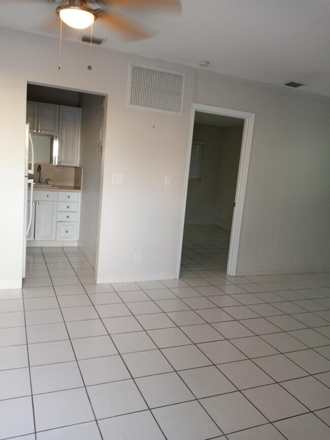 Foto del edificio - 1240 SE 3rd Ct