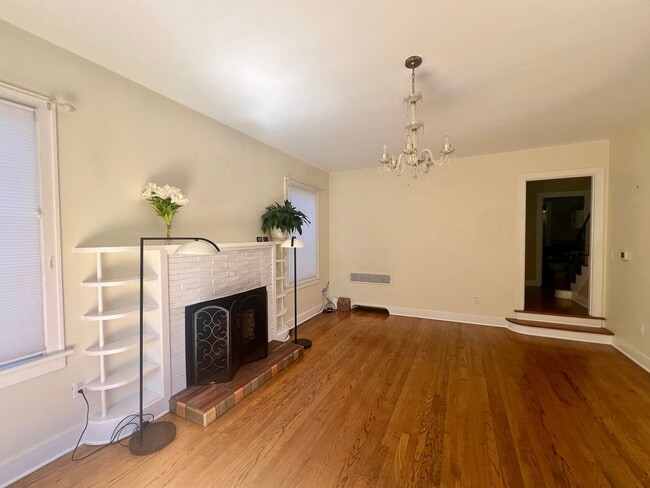 Building Photo - Updated 1920s 4BD