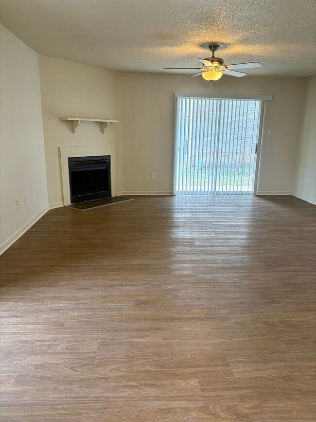 Foto del edificio - 5109 Nicholson Dr