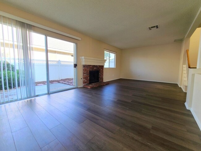 Building Photo - Two-Story, 2-Bedroom Mountain Vista Townho...