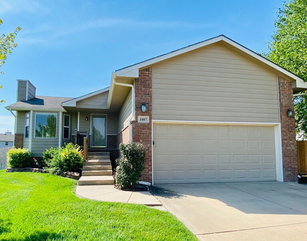 1807 N Buckthorn Ct, Andover, KS 67002 House Rental in Andover, KS